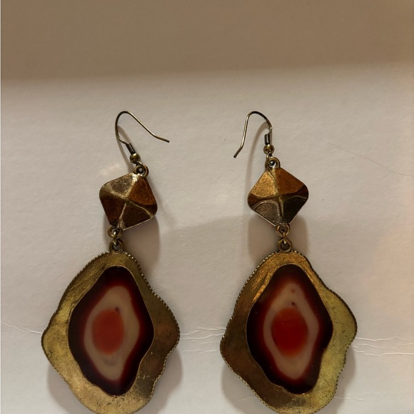 Gold tone earrings with red stones - Picture 2 of 2